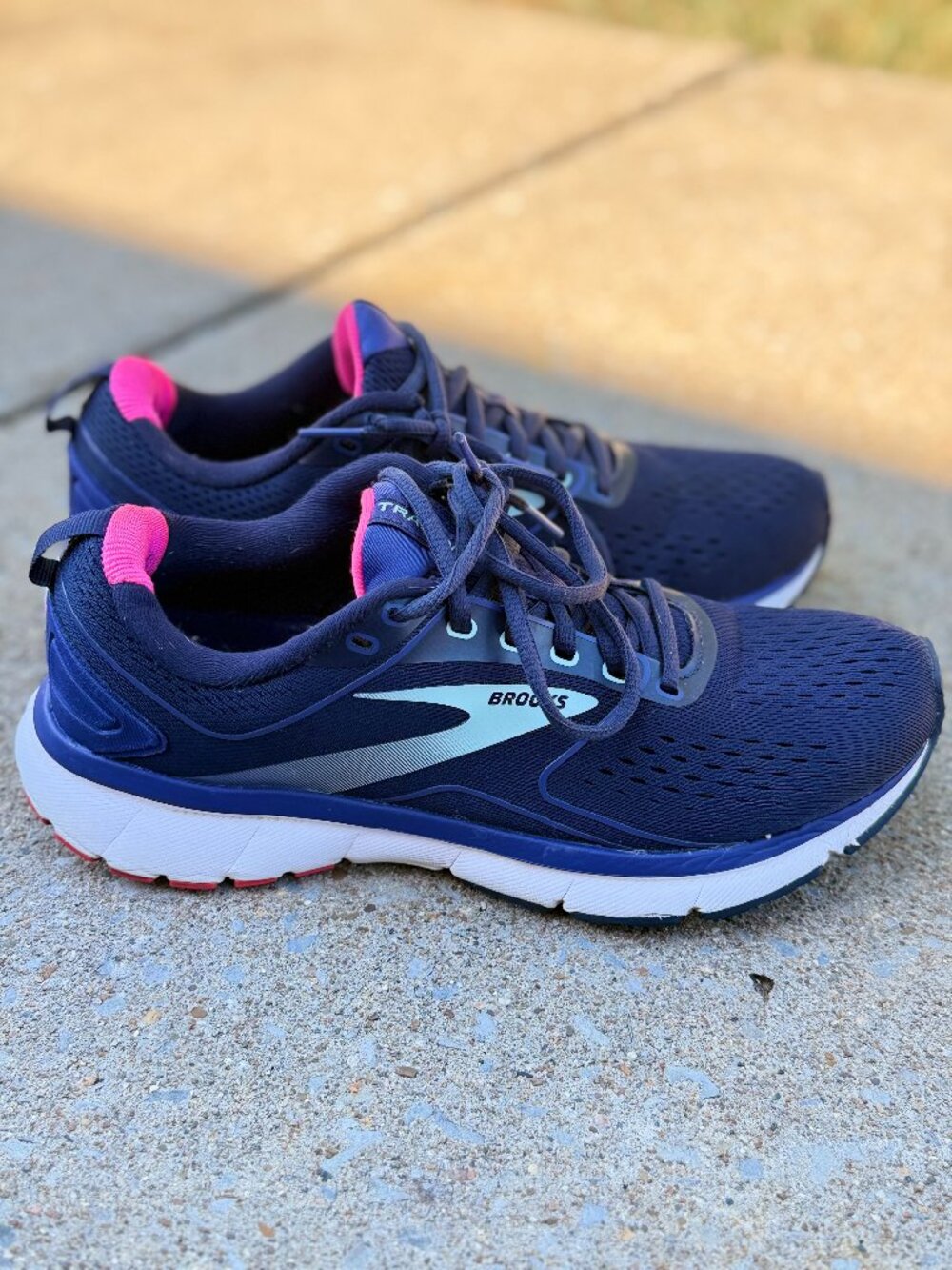 Brooks Transmit 3 Womens 9 Navy Pink Running Shoes Athleisure Sporty Runner 4354